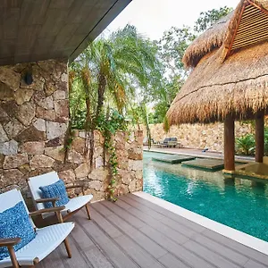 Luxury Poolside Gem With Pool, Jacuzzi & Gym Apartment Tulum